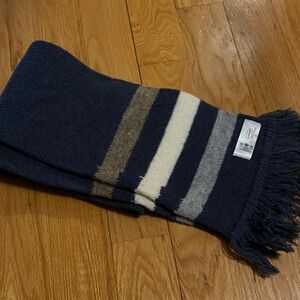 Parkhurst Vintage Wool Scarf in Blue and Gray